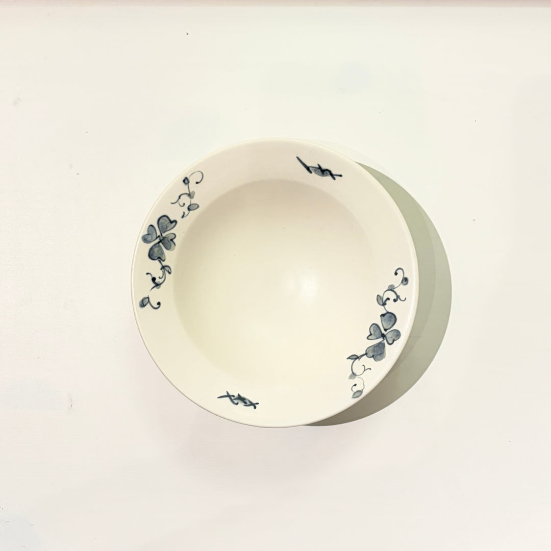 染付花文リム鉢