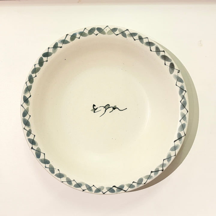 染付草文大皿