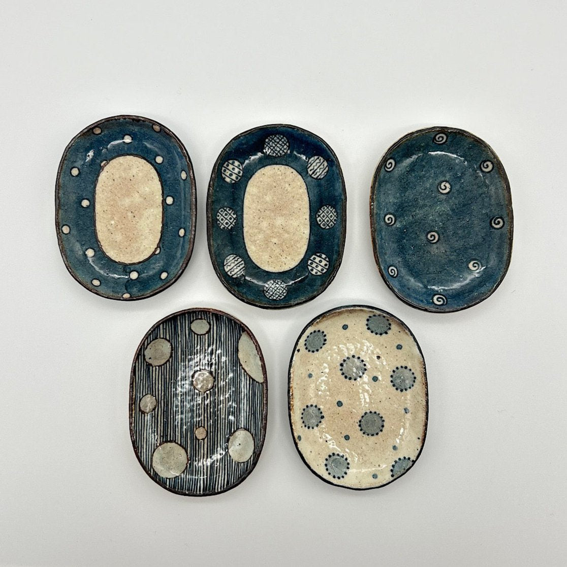 骨董　染付　楕円皿 染付 白抜花絵 楕円皿(24、5cm) | (株) 中山陶和堂 有田