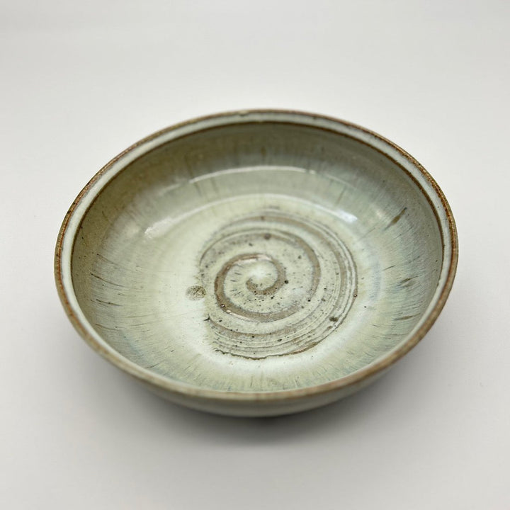 Straw ash glaze 7-inch flat bowl