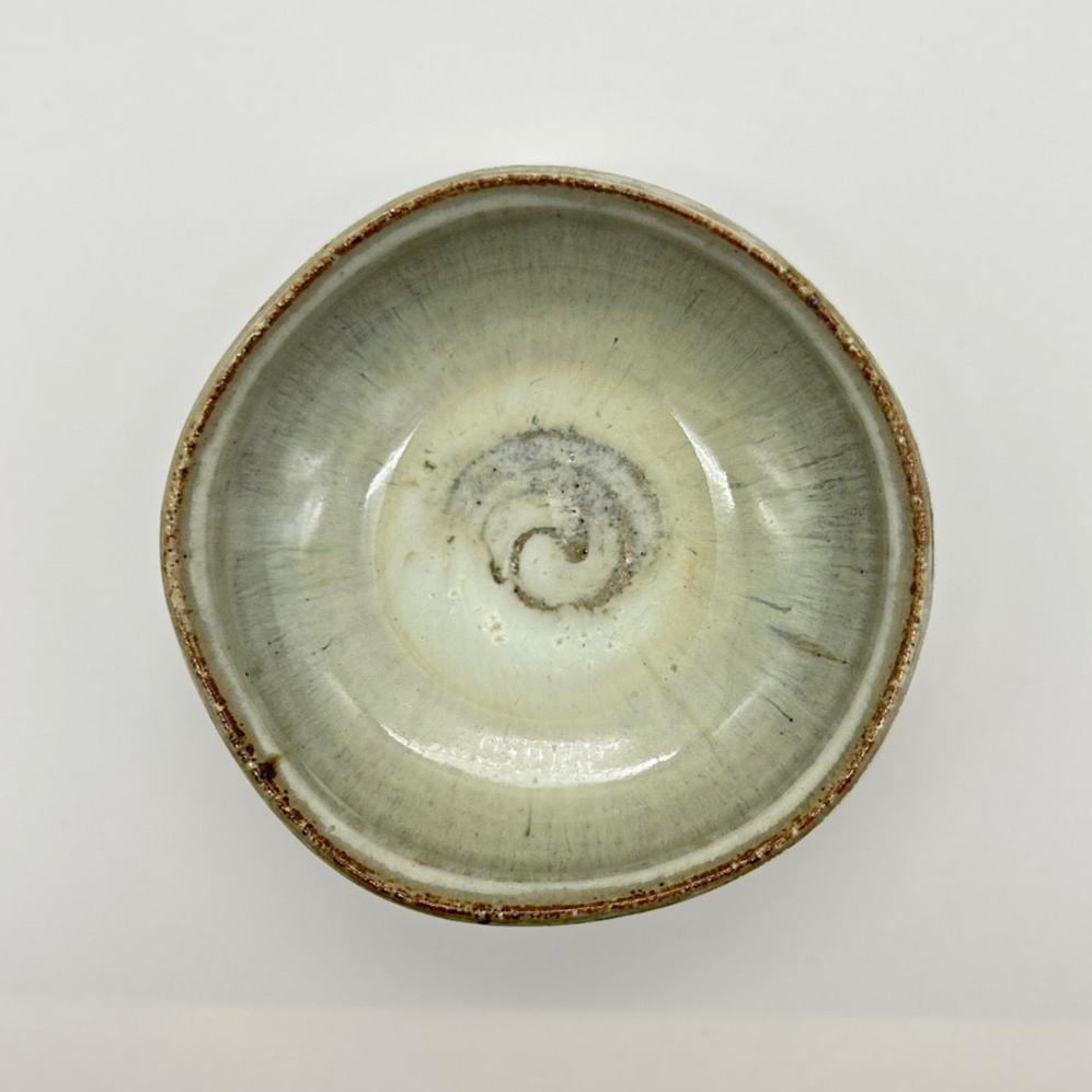 Straw-ash glaze small flat bowl