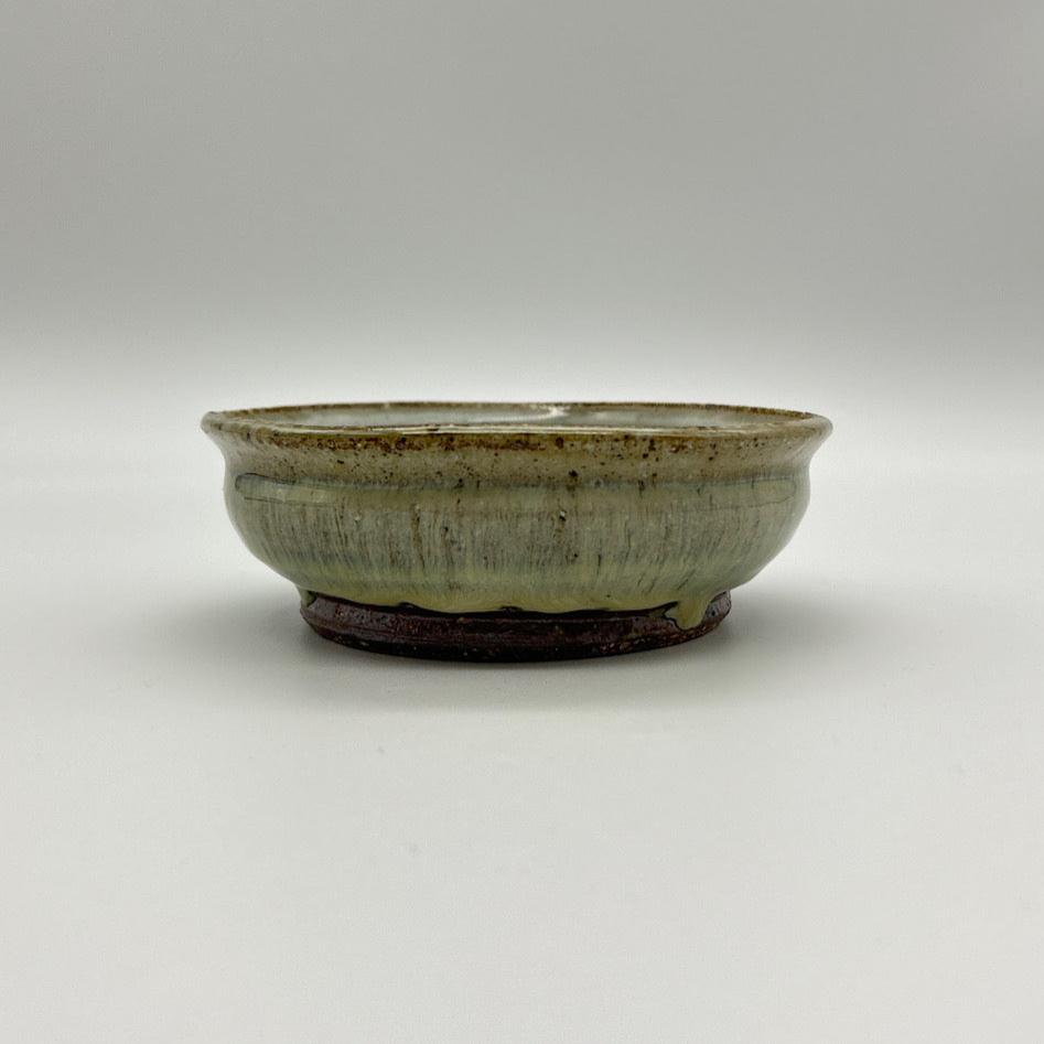 Straw-ash glaze small flat bowl