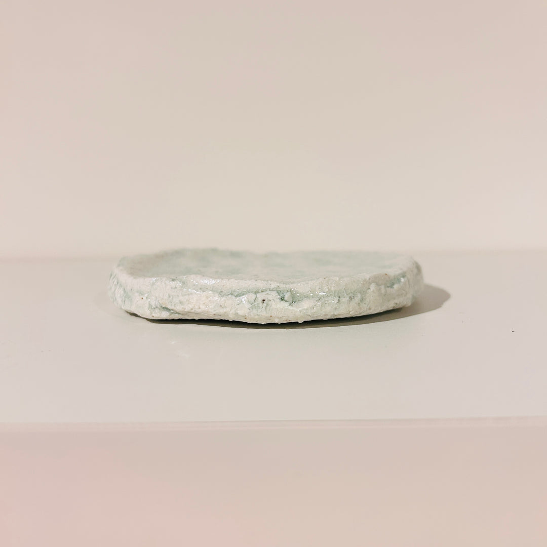 Flowing color hammered plate 