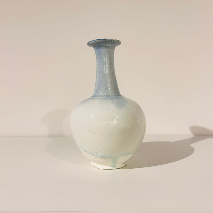 Flowing color long-jawed bottle