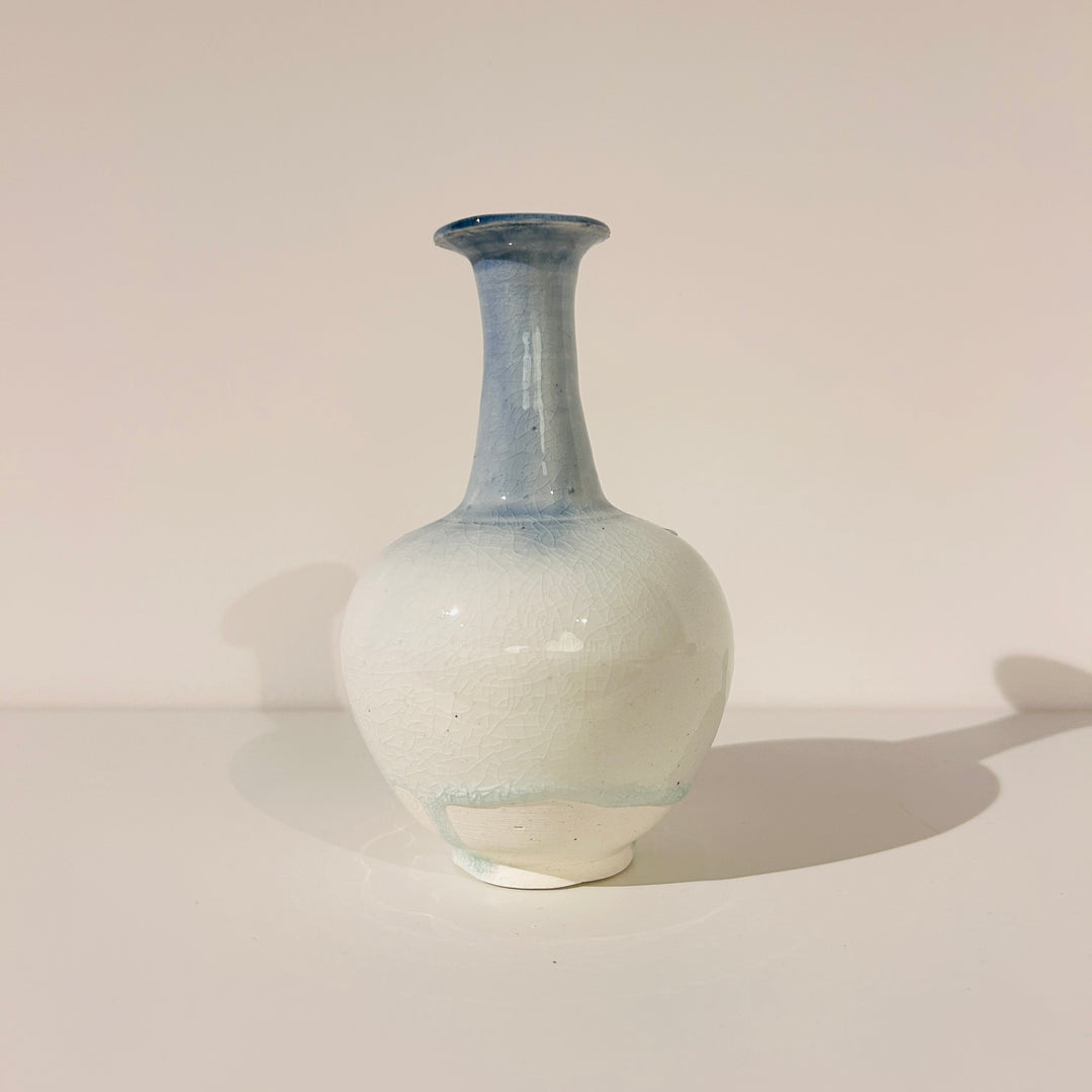 Flowing color long-jawed bottle