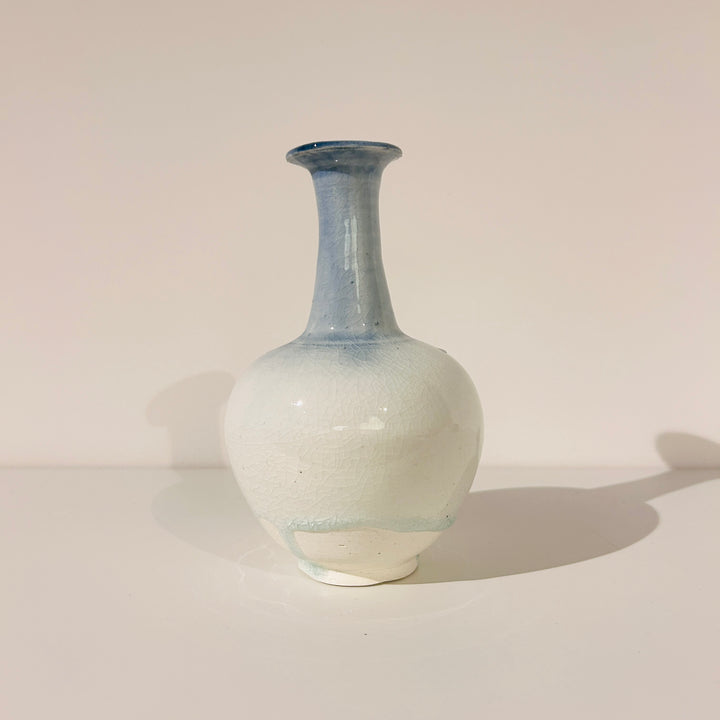 Flowing color long-jawed bottle