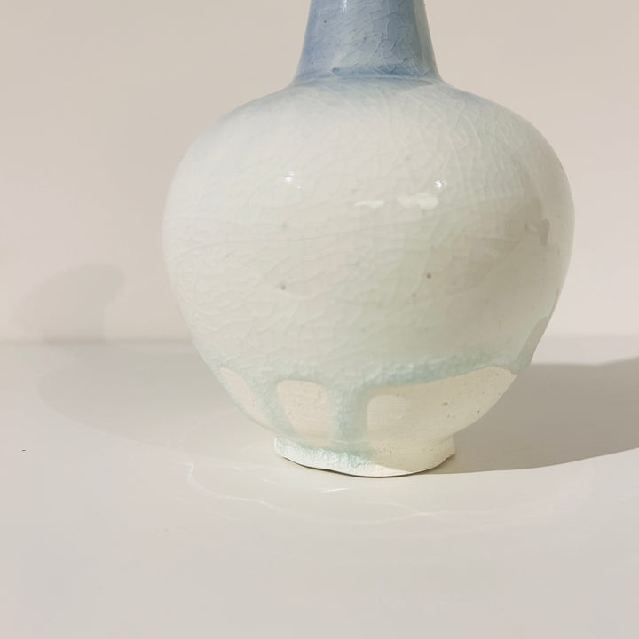 Flowing color long-jawed bottle
