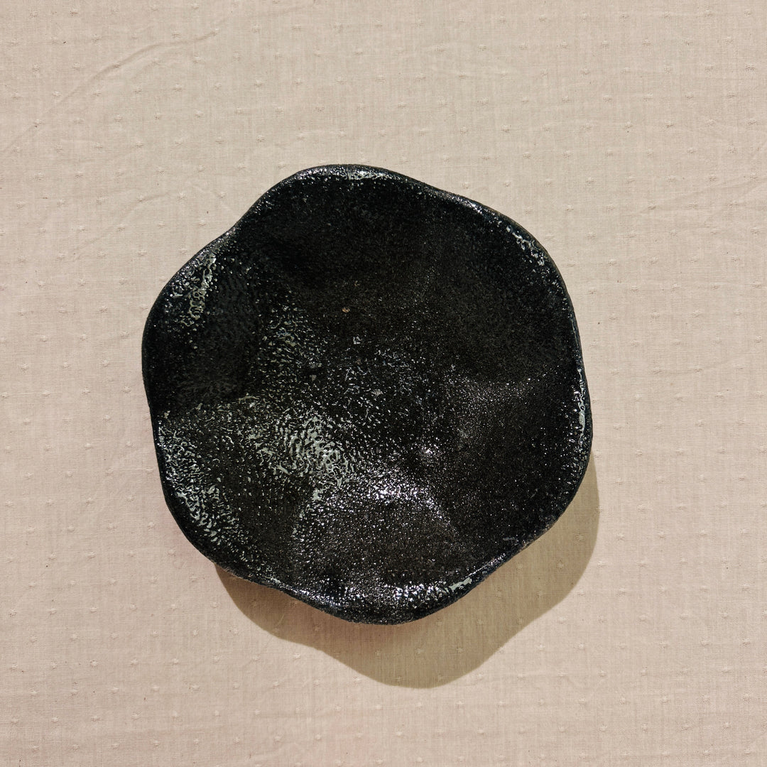 Nanban black celadon flower plate 8