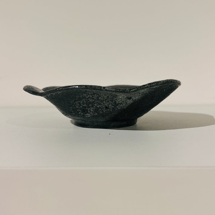 Nanban black celadon flower plate 8