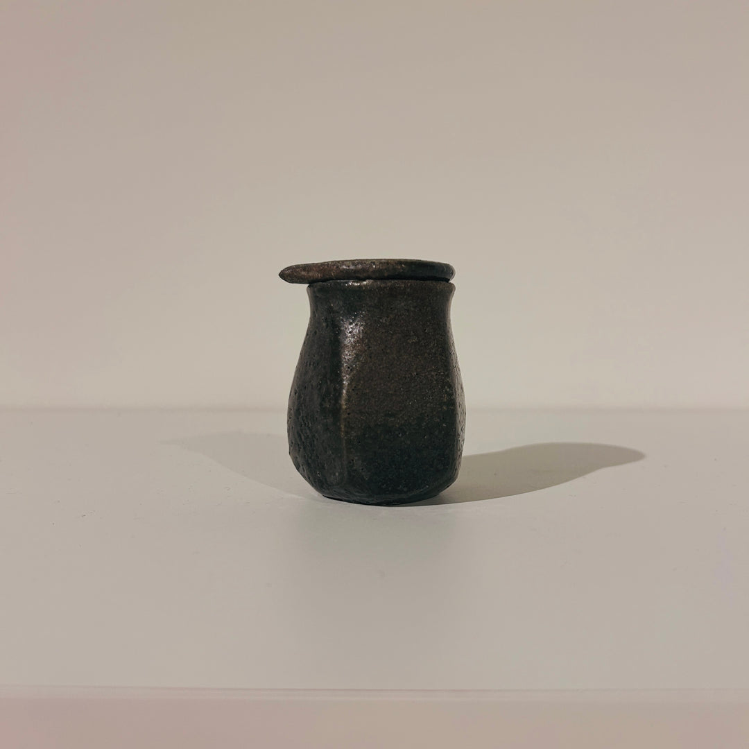 黒青磁醤油差し139