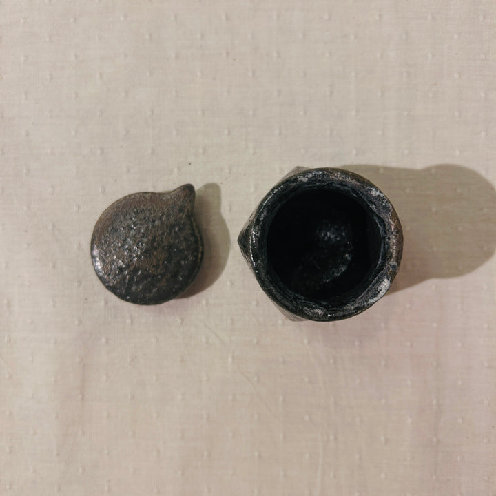 黒青磁醤油差し139