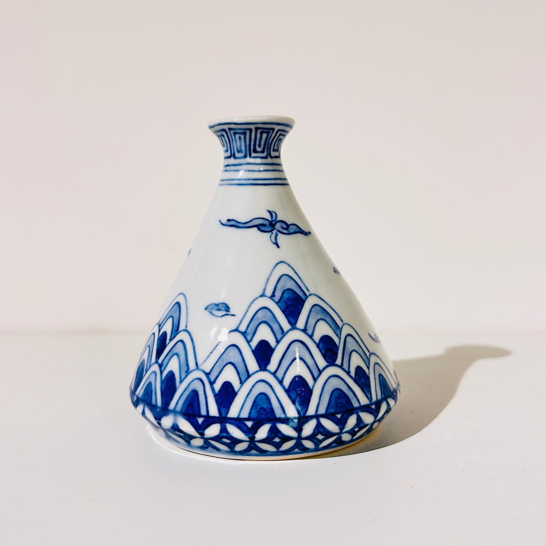 Flower vase, dragon