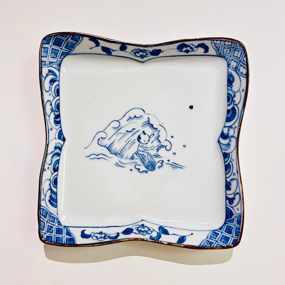 Quatrefoil Plate - Surfing