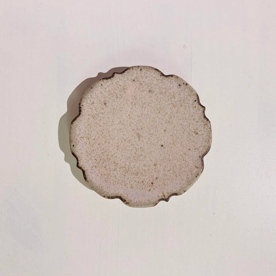 花型の高台がついた豆皿