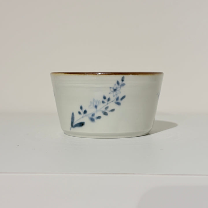 Blue and white flower design bowl