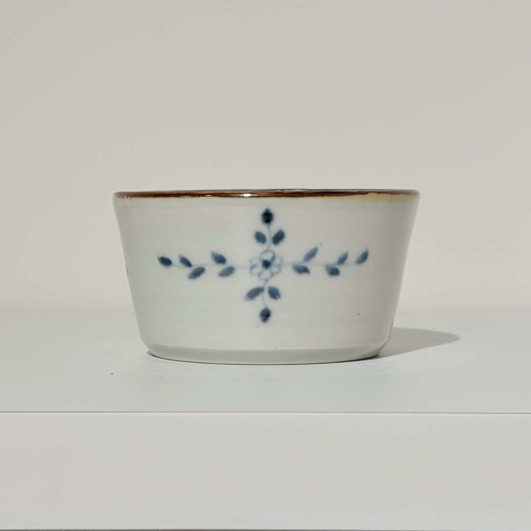 Blue and white flower design bowl