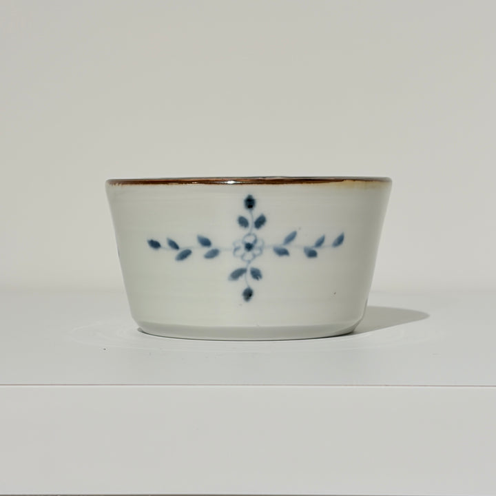Blue and white flower design bowl