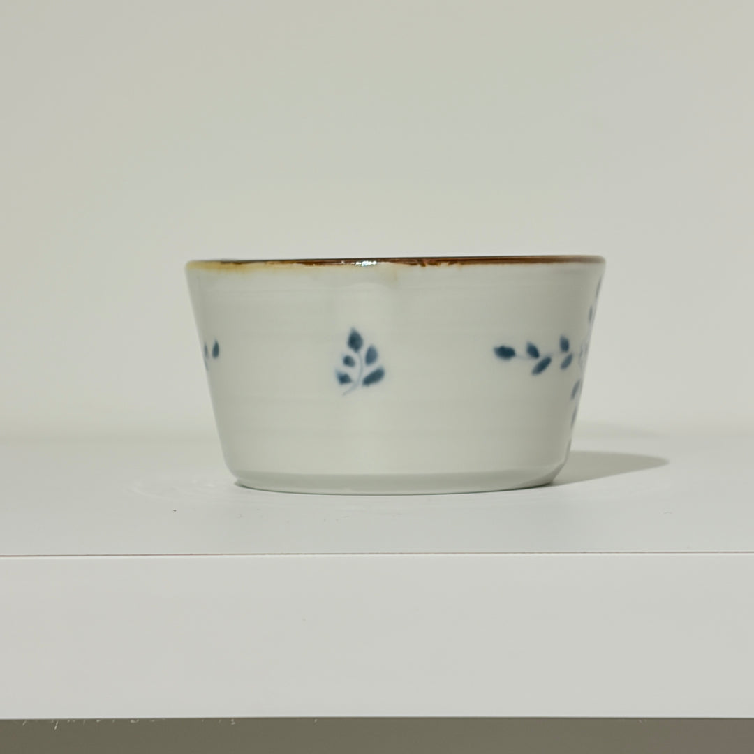 Blue and white flower design bowl