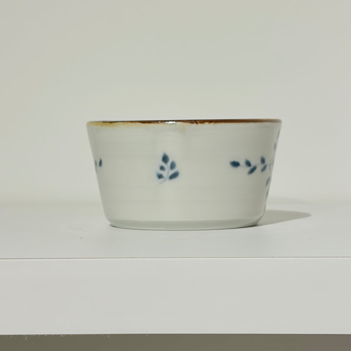 Blue and white flower design bowl