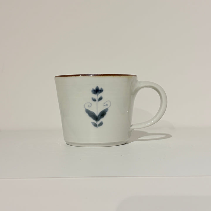 染付花文マグ