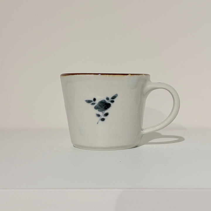 染付花文マグ