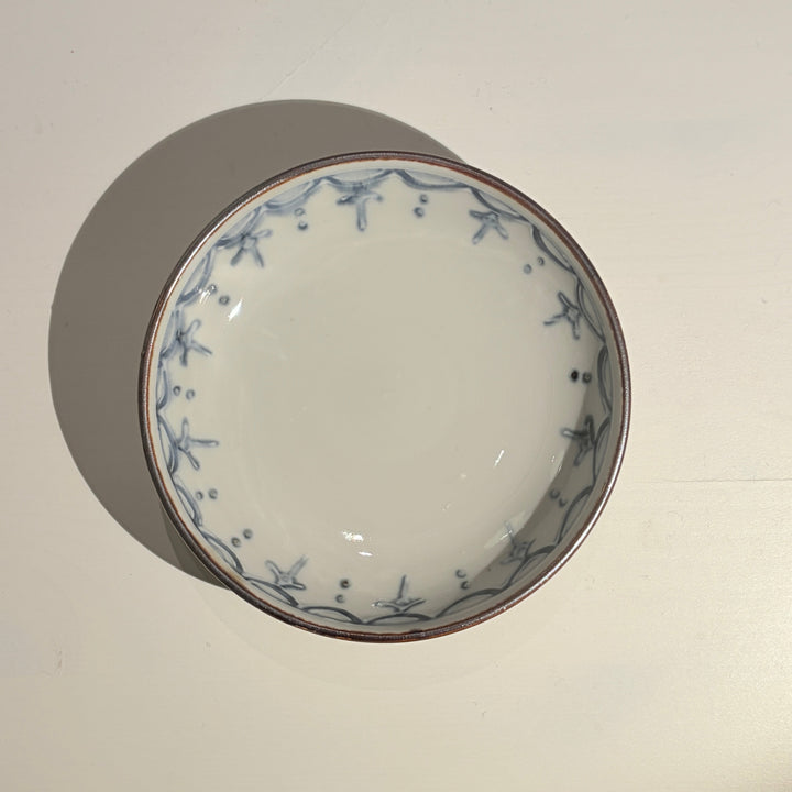 染付イッチン瓔珞文小皿