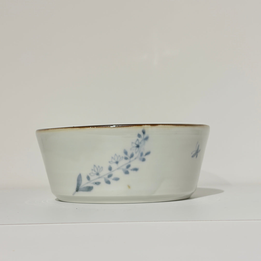 Blue and white flower design bowl