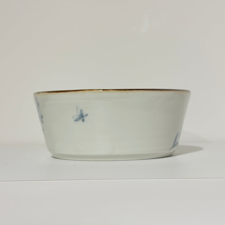 Blue and white flower design bowl