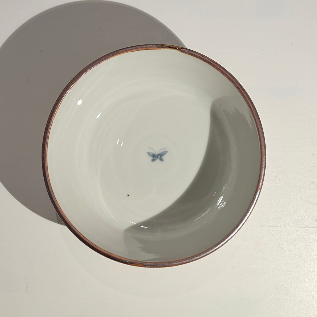 Blue and white flower design bowl
