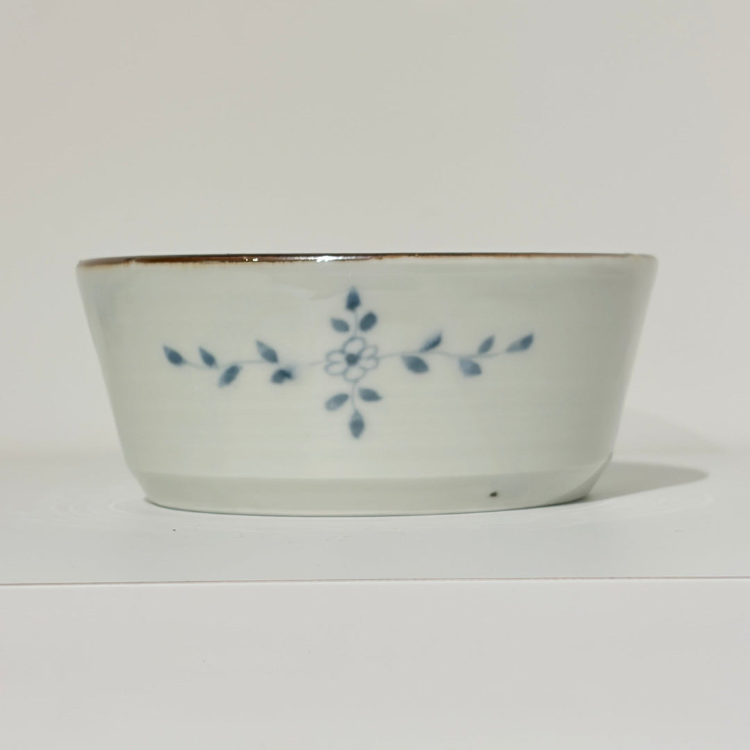 Blue and white flower design bowl