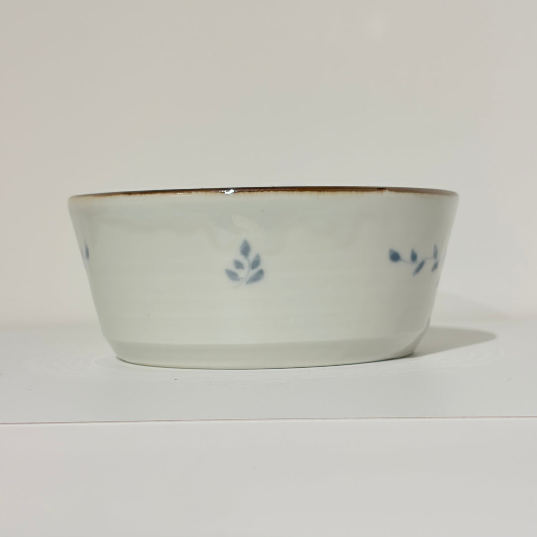 Blue and white flower design bowl