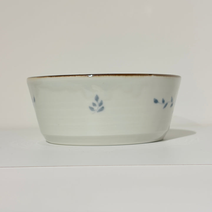 Blue and white flower design bowl