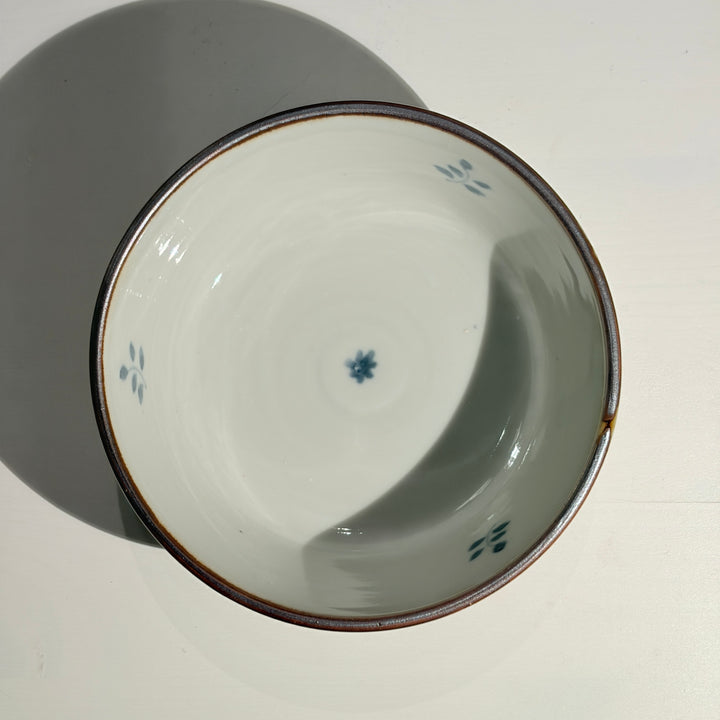 Blue and white flower design bowl