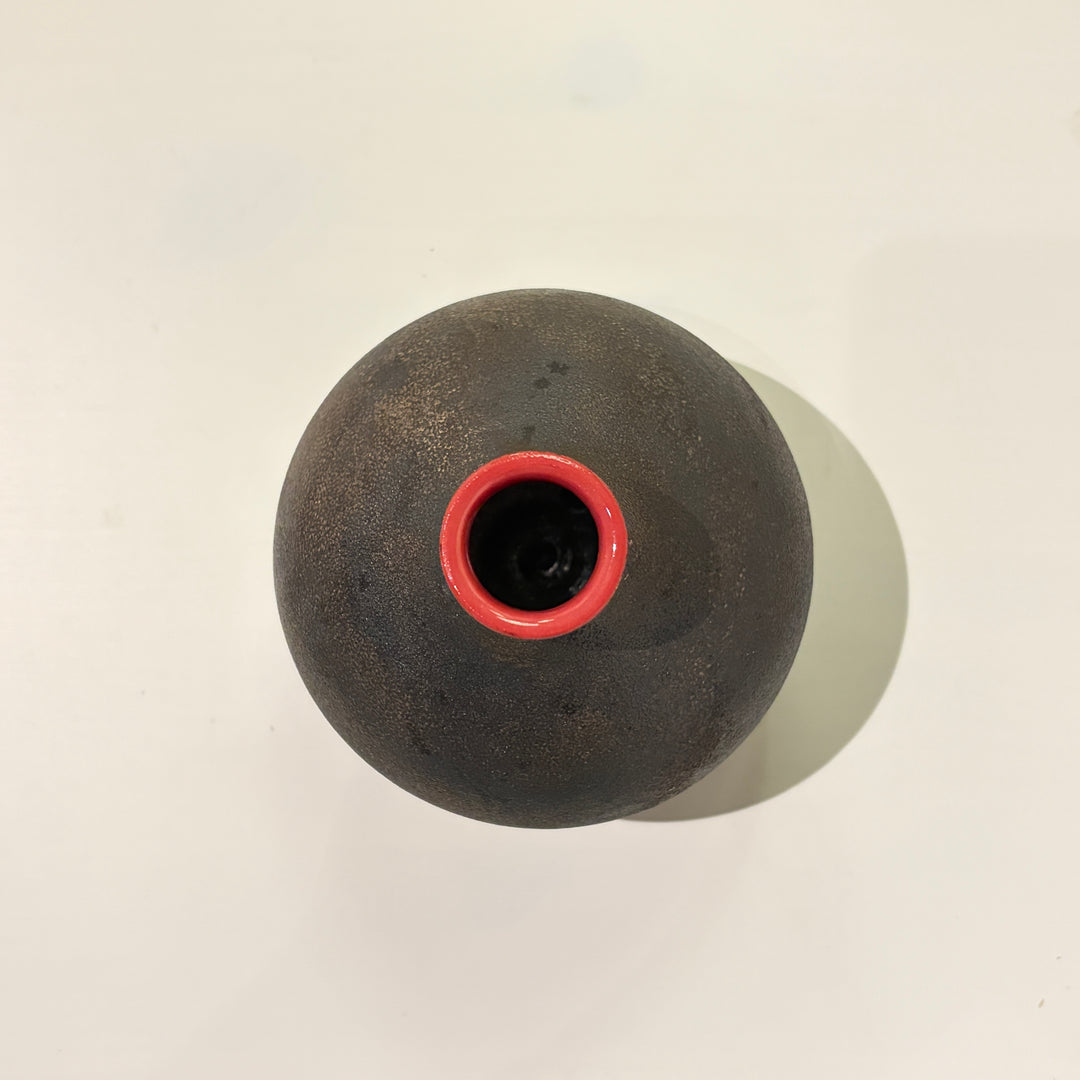 Black rust round vase